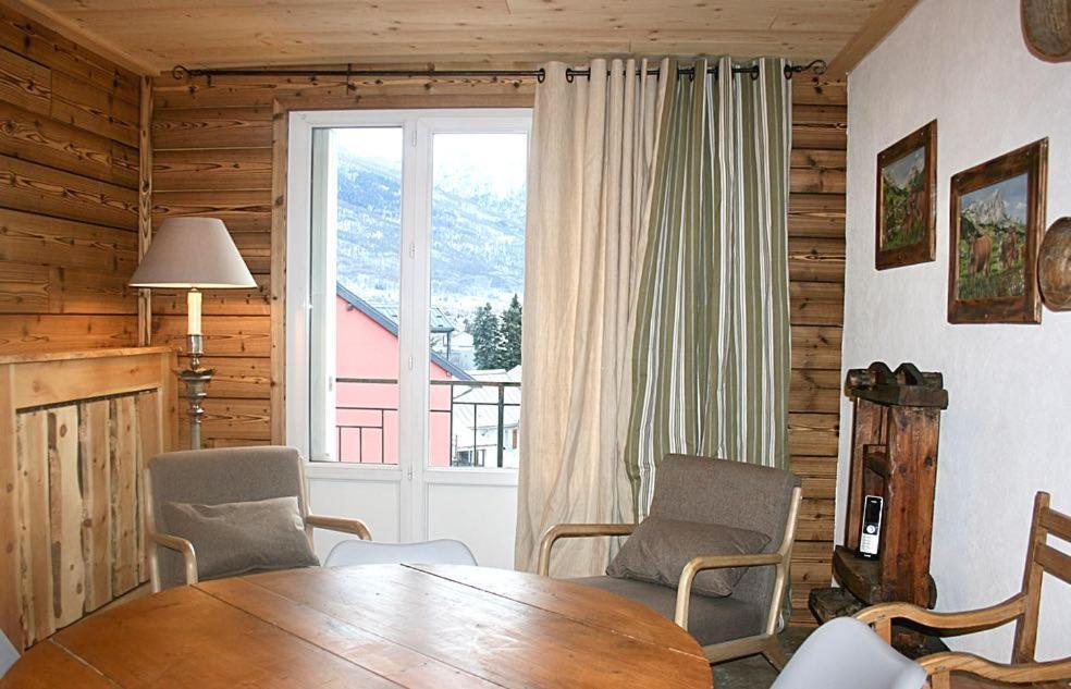 Hotel Restaurant De La Chaussee Briançon Exteriör bild